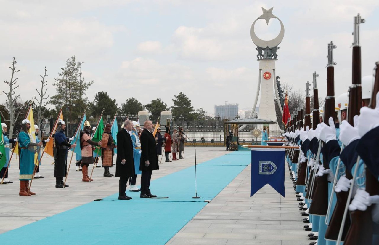 İlham Əliyevin Türkiyədə rəsmi qarşılanma mərasimi – FOTO/VİDEO  - foto 8