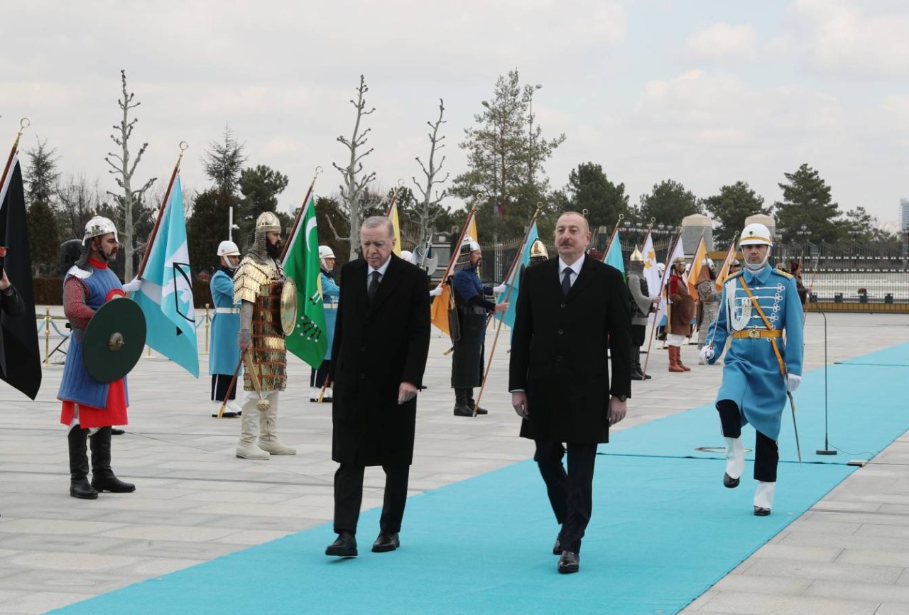 İlham Əliyevin Türkiyədə rəsmi qarşılanma mərasimi – FOTO/VİDEO  - foto 10