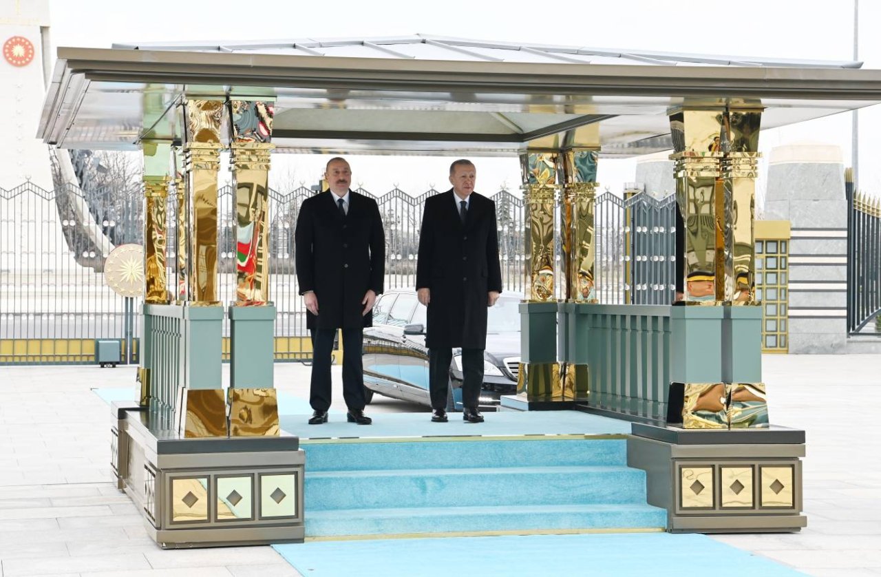İlham Əliyevin Türkiyədə rəsmi qarşılanma mərasimi – FOTO/VİDEO  - foto 2