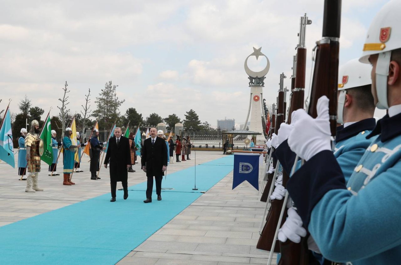İlham Əliyevin Türkiyədə rəsmi qarşılanma mərasimi – FOTO/VİDEO  - foto 9