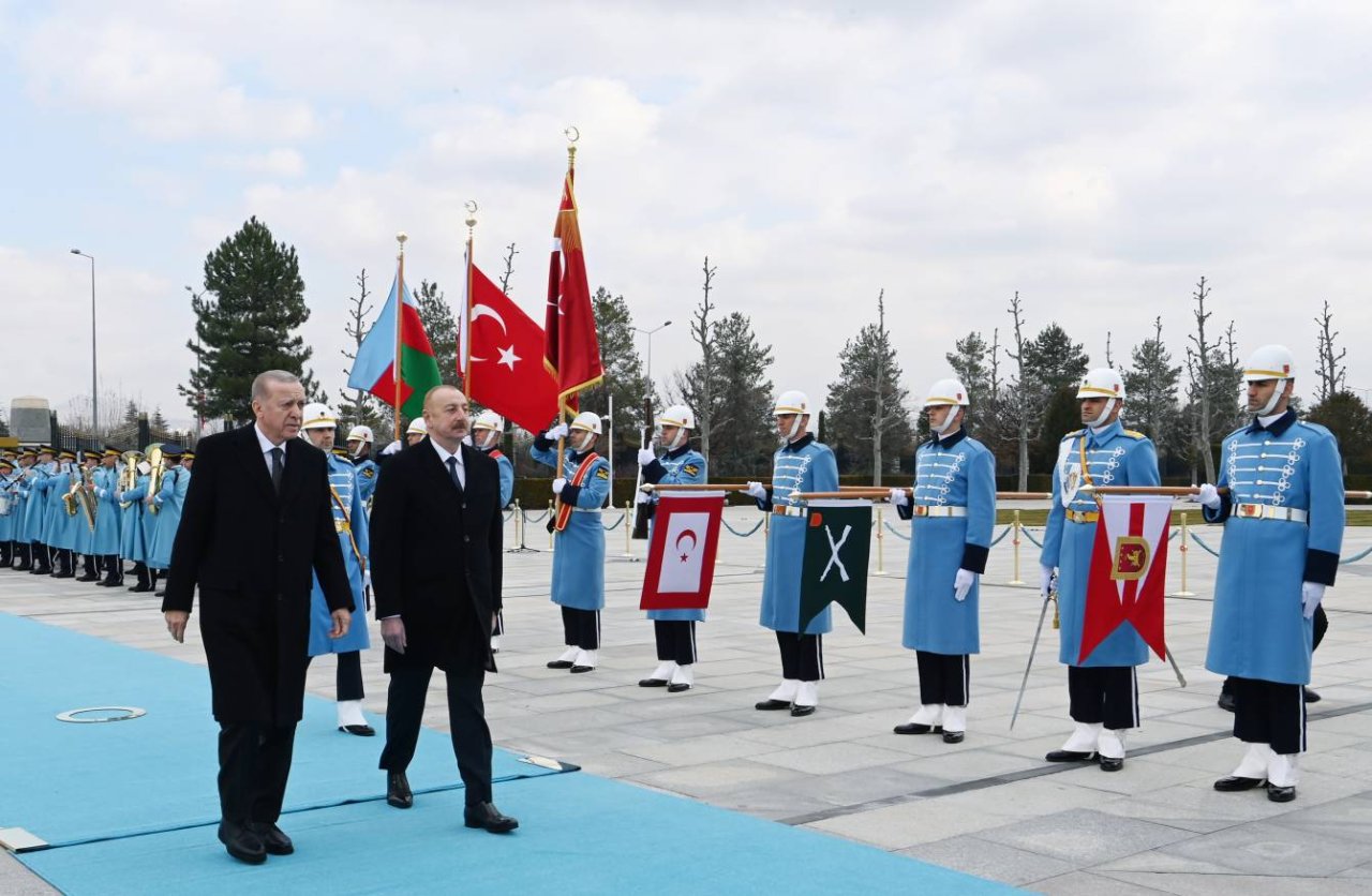 İlham Əliyevin Türkiyədə rəsmi qarşılanma mərasimi – FOTO/VİDEO  - foto 7