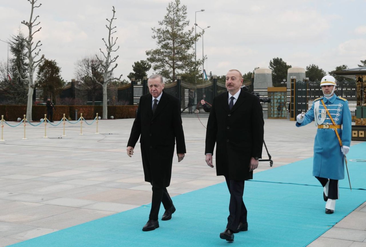 İlham Əliyevin Türkiyədə rəsmi qarşılanma mərasimi – FOTO/VİDEO  - foto 6