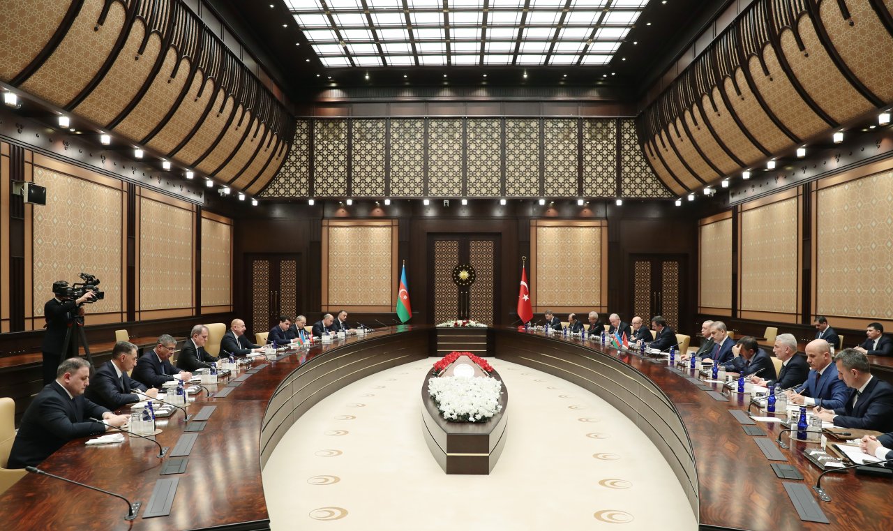 Azərbaycan və Türkiyə prezidentlərinin geniş tərkibdə görüşü KEÇİRİLİB - FOTO/VİDEO - foto 1