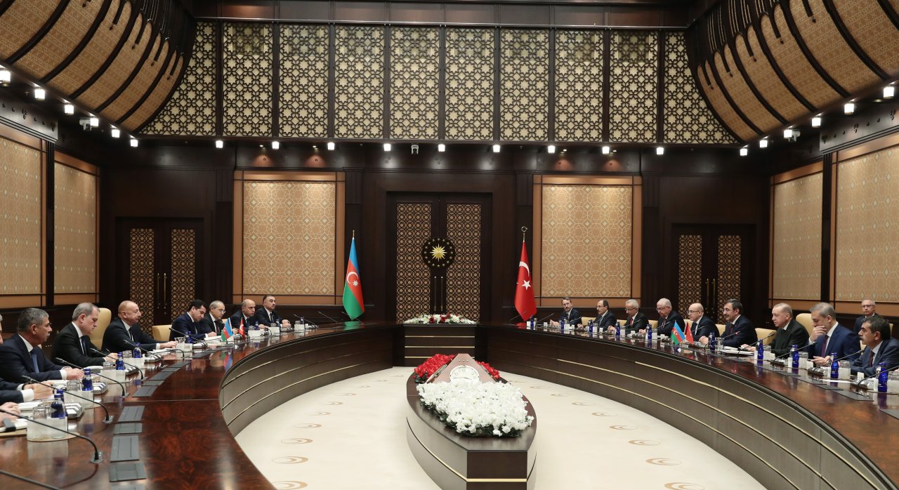 Azərbaycan və Türkiyə prezidentlərinin geniş tərkibdə görüşü KEÇİRİLİB - FOTO/VİDEO - foto 2
