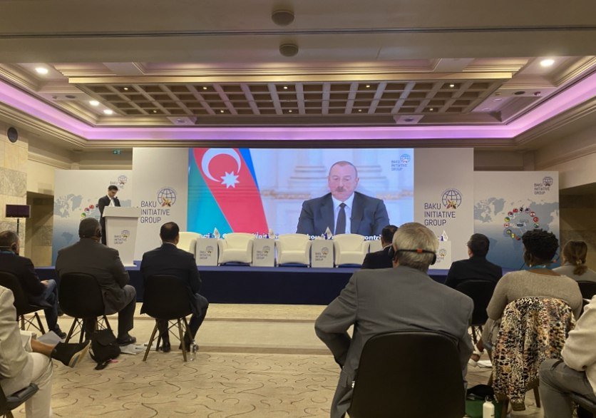 Fransanın müstəmləkəçilik siyasətinin müzakirə olunduğu tədbirdə Makrona açıq məktub ünvanlanıb - FOTO/VİDEO - foto 3