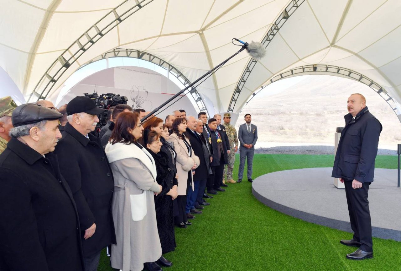 İlham Əliyev Xocalıda soyqırımı memorialının təməlini qoydu – FOTO/VİDEO - foto 7