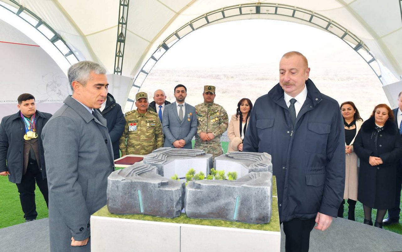 İlham Əliyev Xocalıda soyqırımı memorialının təməlini qoydu – FOTO/VİDEO - foto 14