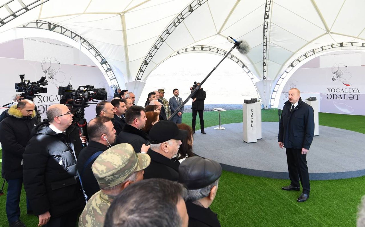 İlham Əliyev Xocalıda soyqırımı memorialının təməlini qoydu – FOTO/VİDEO - foto 5
