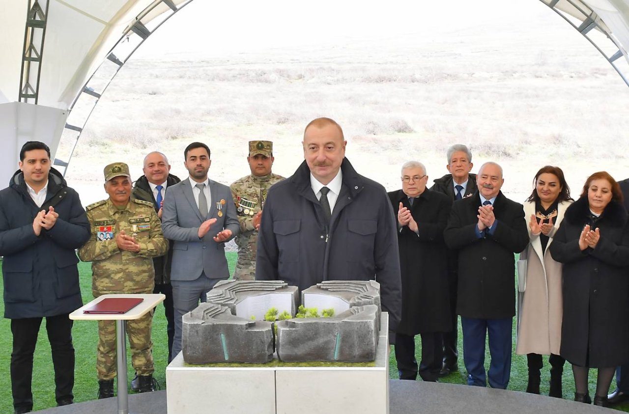 İlham Əliyev Xocalıda soyqırımı memorialının təməlini qoydu – FOTO/VİDEO - foto 13