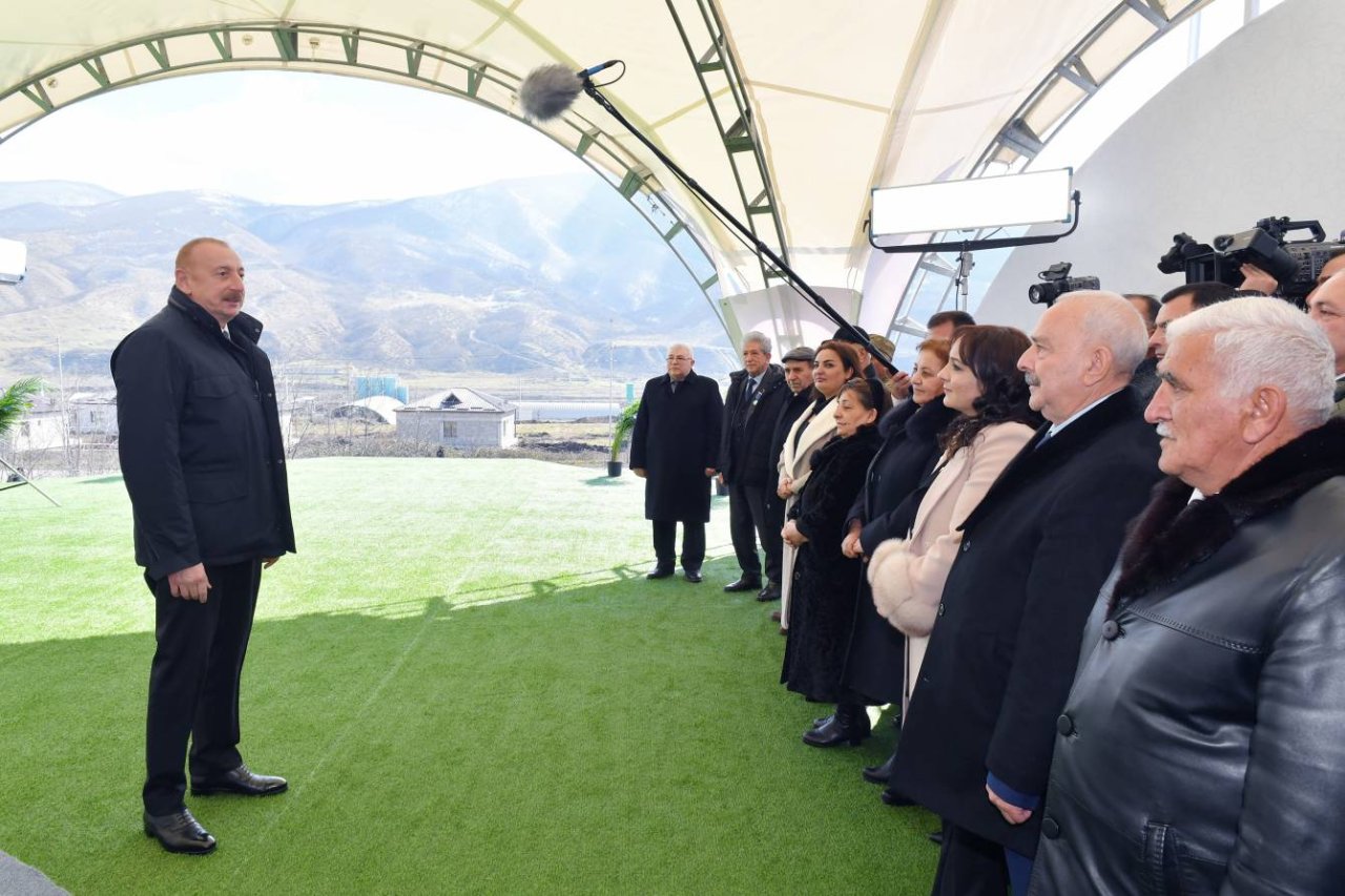 İlham Əliyev Xocalıda soyqırımı memorialının təməlini qoydu – FOTO/VİDEO - foto 2