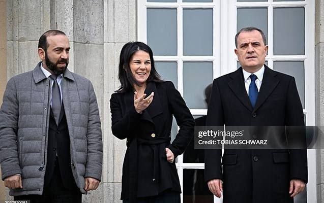 Berlində üçtərəfli görüşdən sonra nazirlər qeyri-rəsmi formatda söhbətləşiblər - FOTO - foto 4