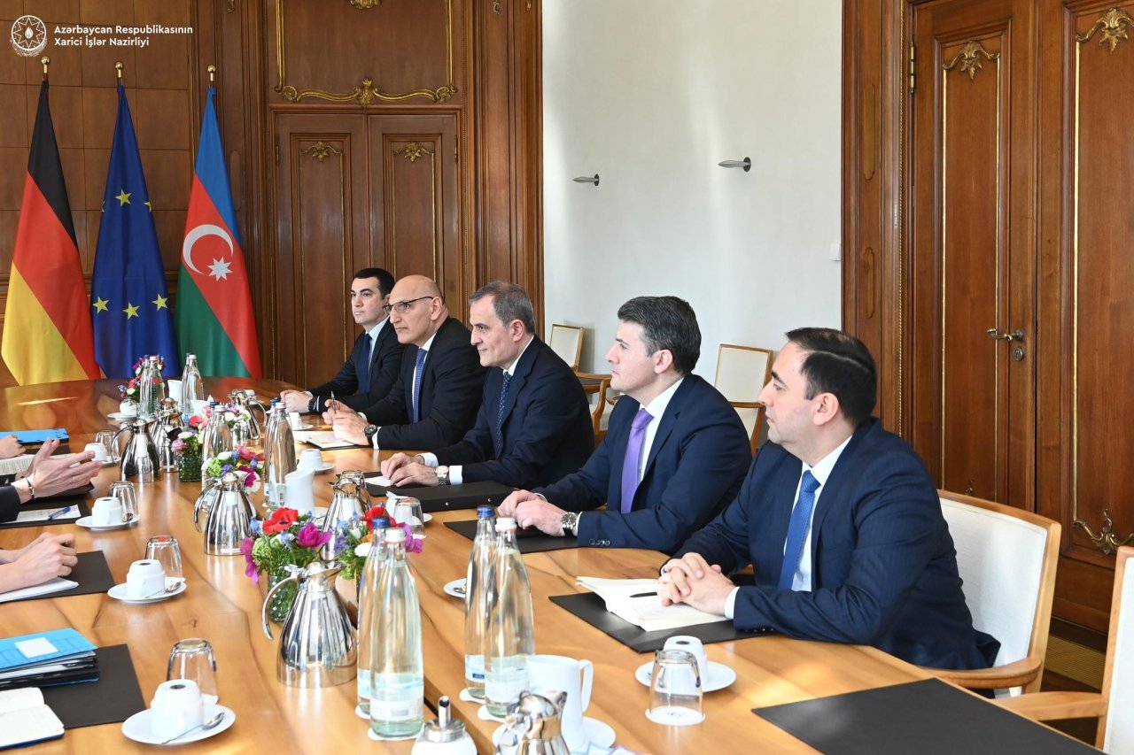 Ceyhun Bayramov Almaniyanın dövlət katibi ilə görüşdü – FOTO   - foto 1