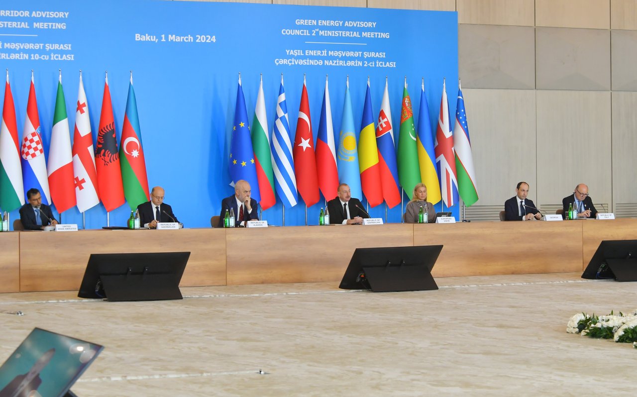 Prezident Bakıda keçirilən iclasda iştirak edib - FOTO/VİDEO - foto 3