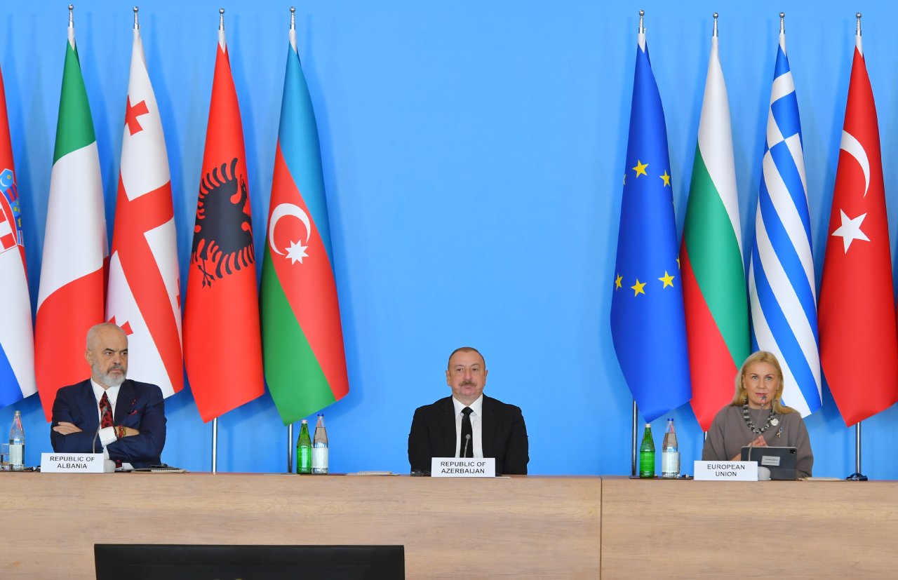 Prezident Bakıda keçirilən iclasda iştirak edib - FOTO/VİDEO - foto 8