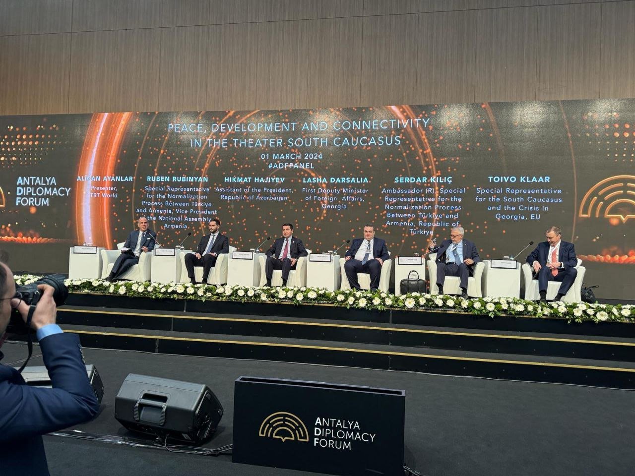 Hikmət Hacıyev: “Cənubi Qafqazda artıq de-fakto sülh var” - FOTO  - foto 1