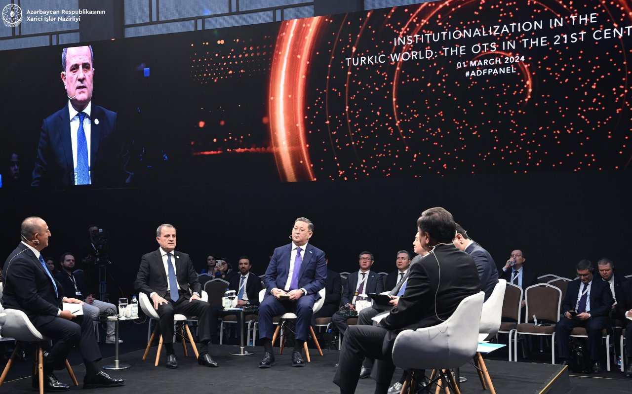 Ceyhun Bayramov “Türk Dünyasında İnstitutlaşma” panelində çıxış edib - FOTO - foto 2