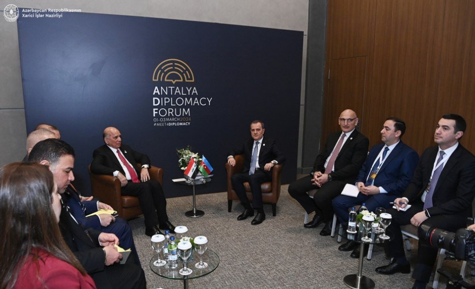 Ceyhun Bayramov iraqlı həmkarını bölgədə mövcud vəziyyət barədə məlumatlandırıb - FOTO - foto 1