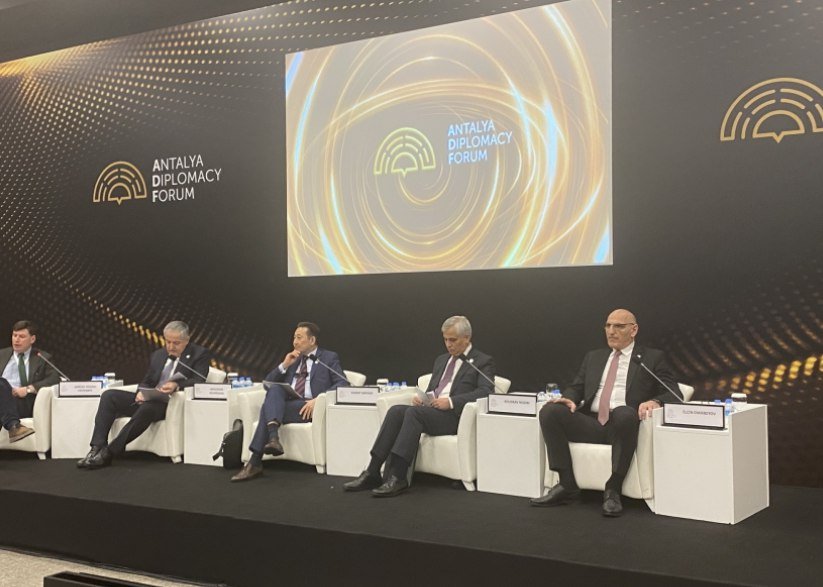 Diplomatiya Forumunda Avrasiya ölkələri arasında inkişaf perspektivləri müzakirə olunub - FOTO - foto 1