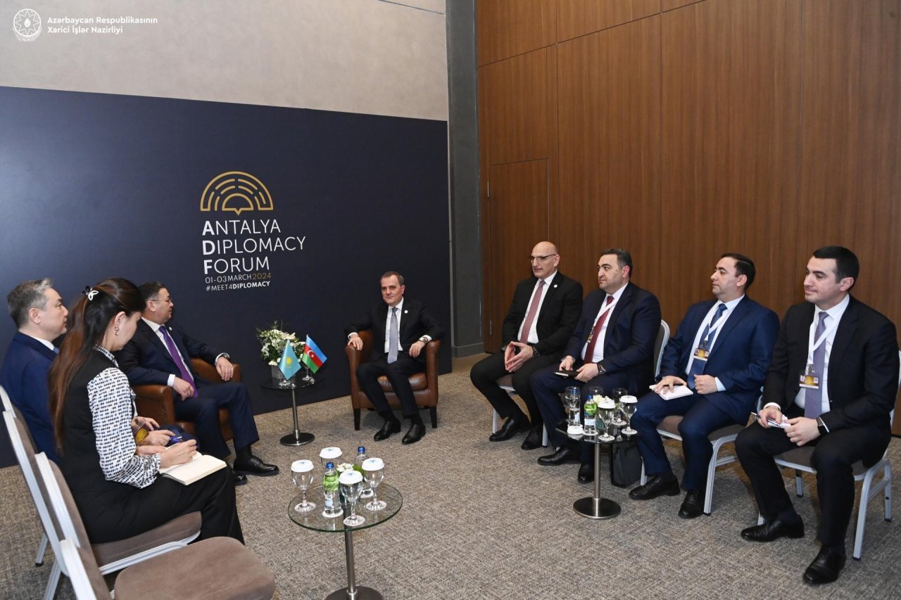 Azərbaycan-Qazaxıstan arasında strateji tərəfdaşlıq münasibətləri müzakirə edilib - FOTO - foto 1