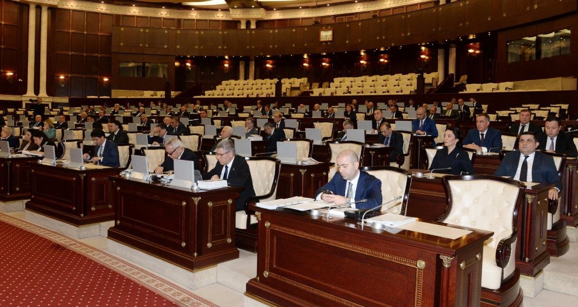 Milli Məclisin plenar iclasında 17 məsələ müzakirə olunub - FOTO - foto 3