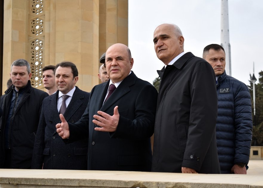 Mixail Mişustin Bakıda şəhidlərin xatirəsini andı - FOTO - foto 3