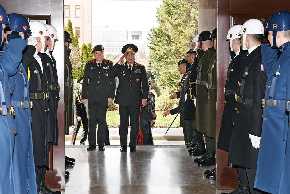Azərbaycan ilə Türkiyə arasında hərbi əməkdaşlığın inkişaf perspektivləri müzakirə olunub - FOTO - foto 1