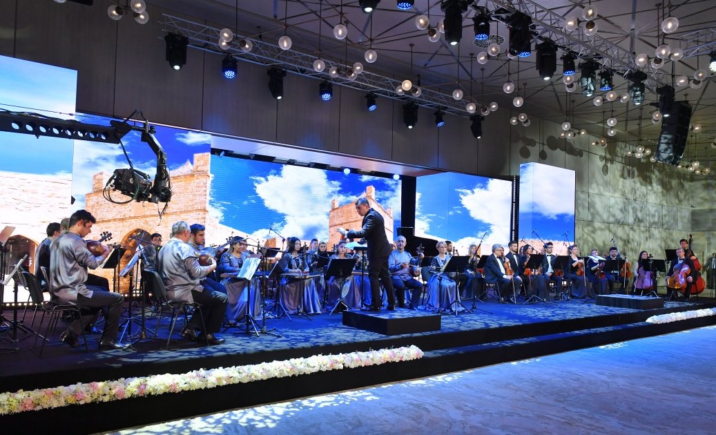 Kasım-Jomart Tokayevin şərəfinə dövlət ziyafəti verilib - YENİLƏNİB/FOTO/VİDEO - foto 2