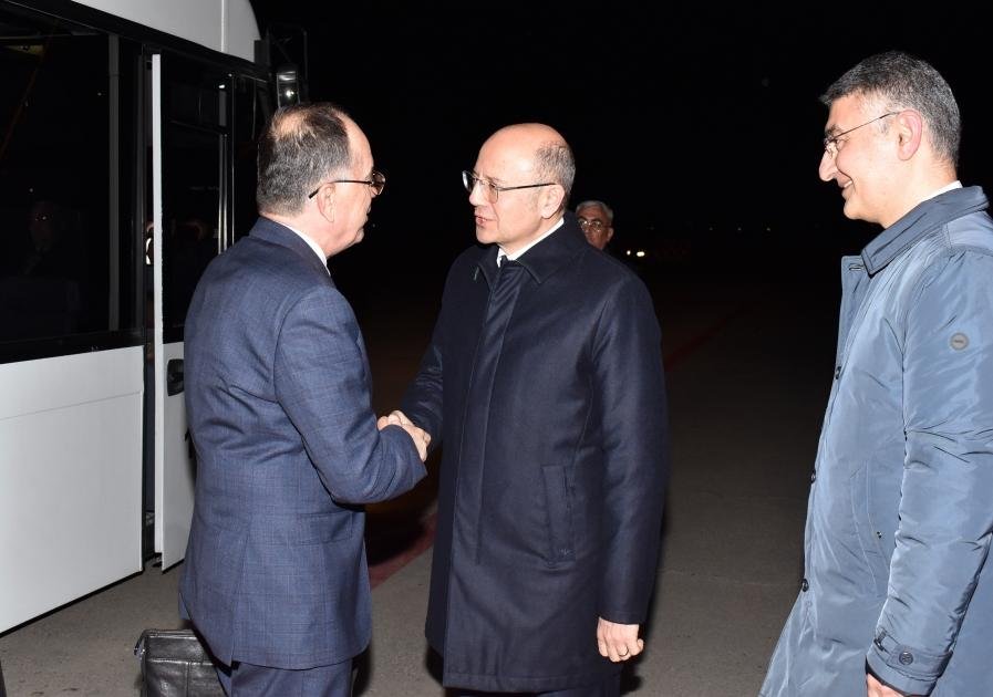Albaniya Prezidenti Azərbaycana işgüzar səfərə gəlib - FOTO - foto 1