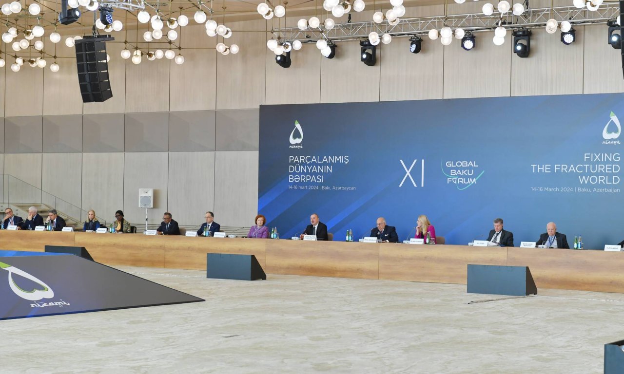 İlham Əliyev XI Qlobal Bakı Forumunda iştirak edib - FOTO/VİDEO - foto 6