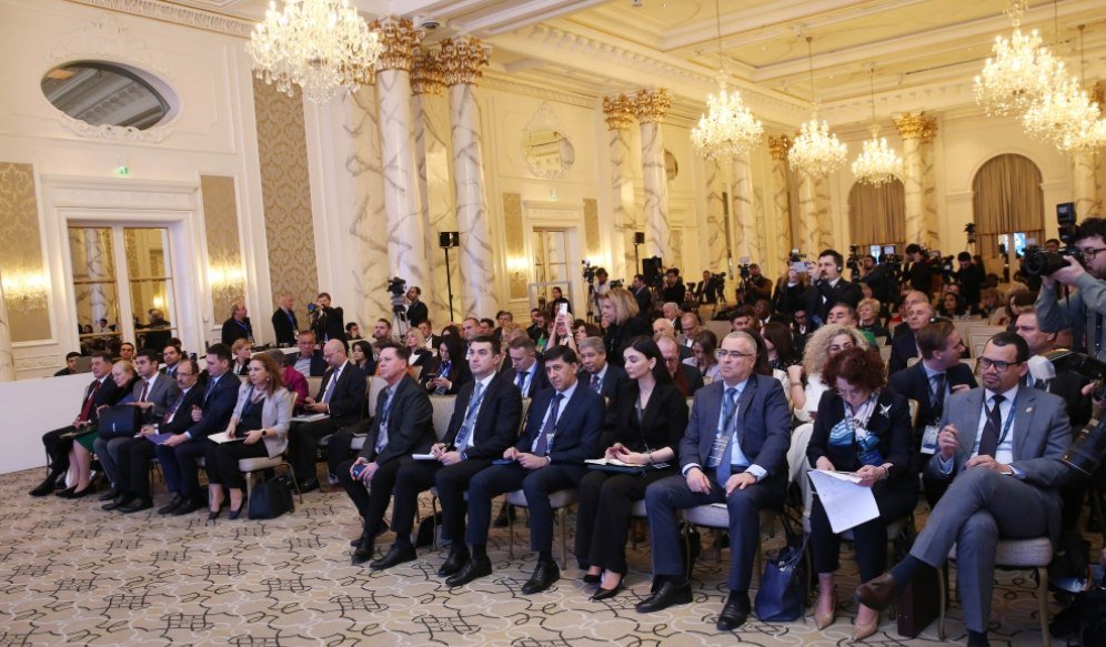 Qlobal Bakı Forumunda müharibə və sülh mövzusunda müzakirələr aparılıb - FOTO - foto 1
