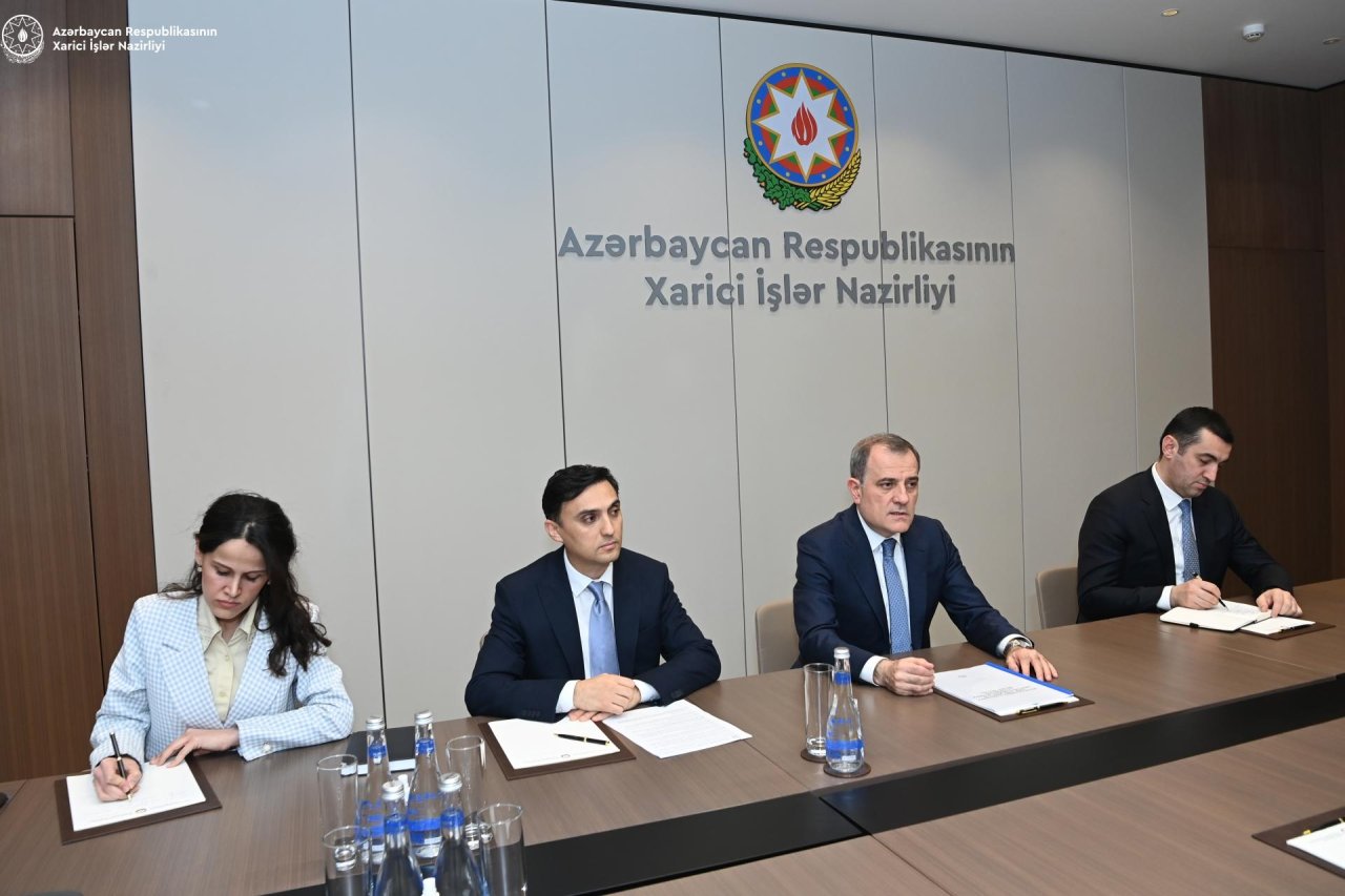 Ceyhun Bayramov IRENA-nın baş direktoru ilə görüşdü - FOTO - foto 1