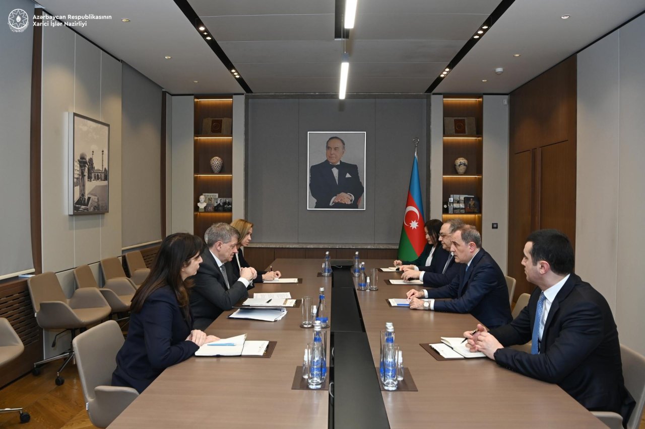 Ceyhun Bayramov BMT Baş katibinin müavinini regionda mövcud vəziyyət barədə MƏLUMATLANDIRDI - FOTO - foto 1