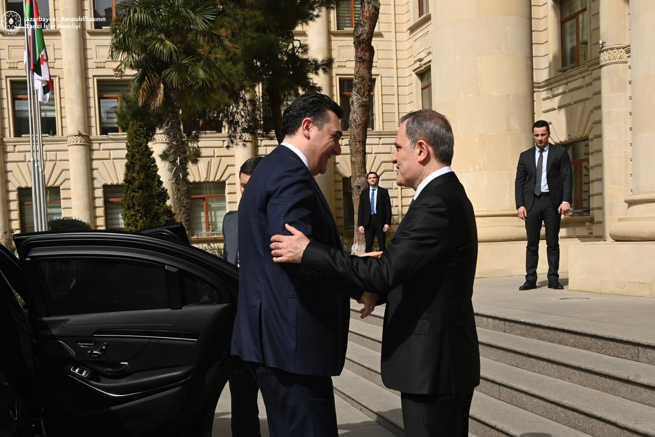 Ceyhun Bayramov gürcüstanlı həmkarı ilə regional vəziyyəti müzakirə etdi - FOTO  - foto 1