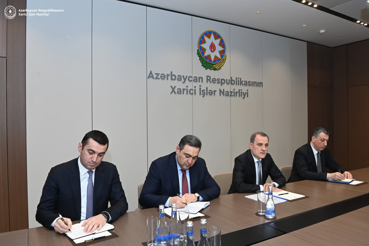 Ceyhun Bayramov gürcüstanlı həmkarı ilə regional vəziyyəti müzakirə etdi - FOTO  - foto 2