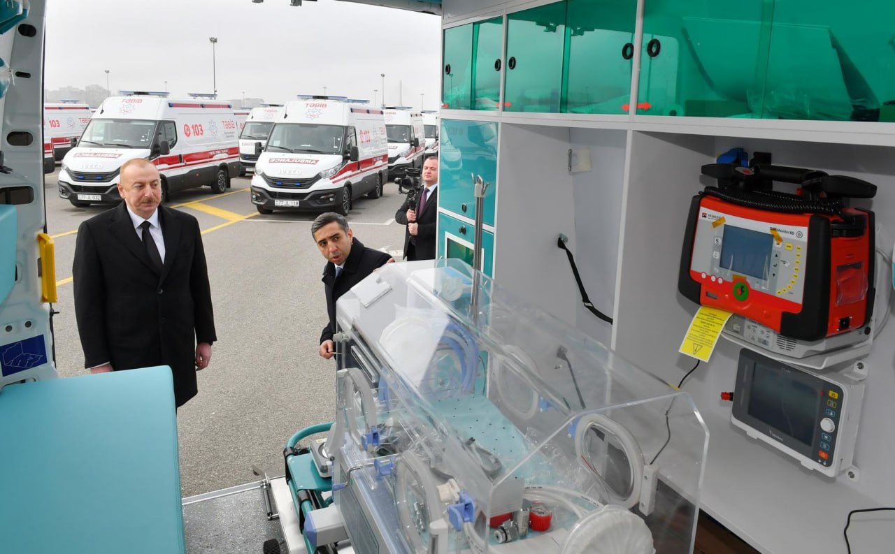Prezident yeni alınmış müasir təcili tibbi yardım avtomobilləri ilə tanış olub - YENİLƏNİB/FOTO - foto 5