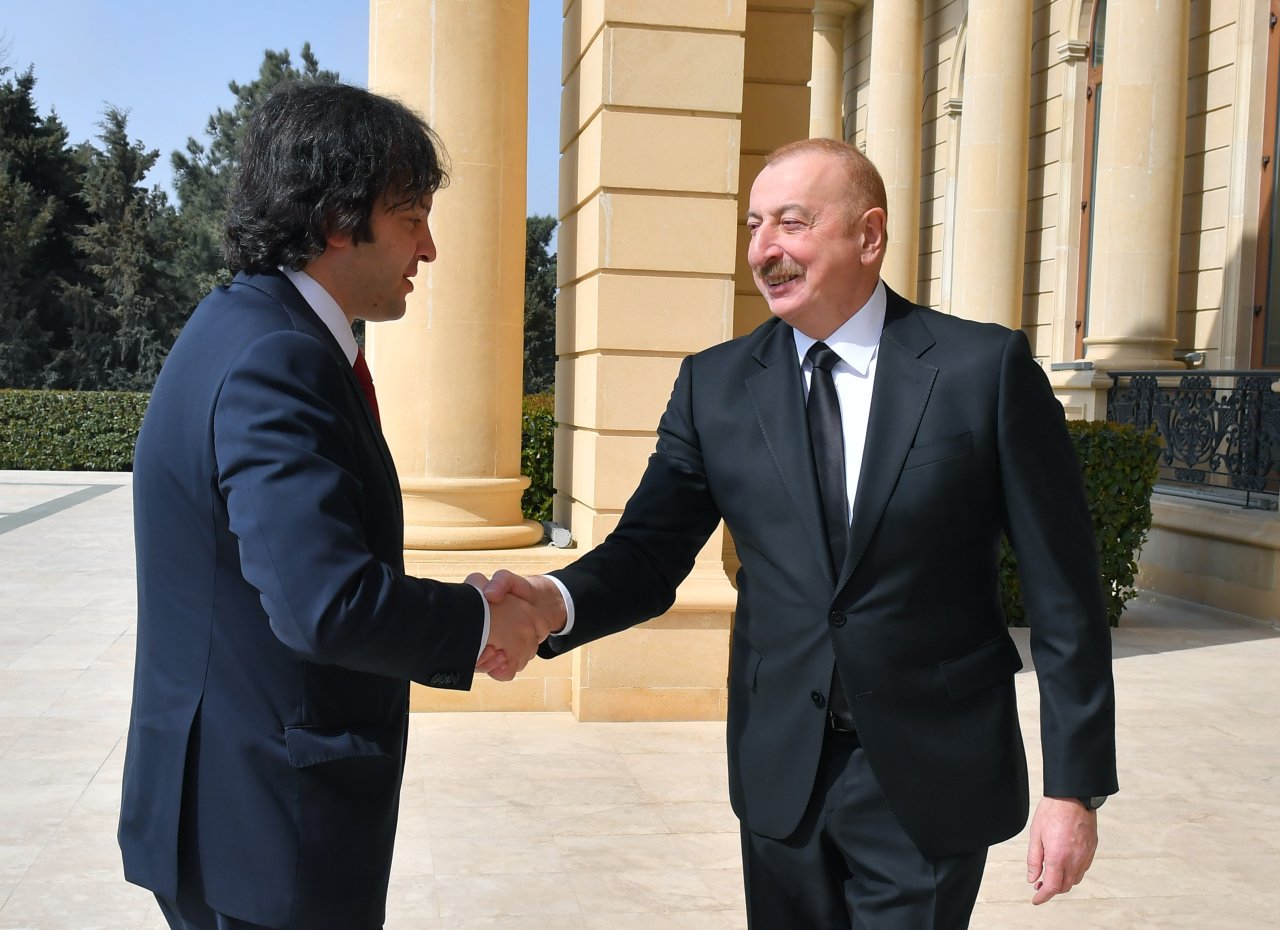 Prezidentin Kobaxidze ilə təkbətək görüşündə ikitərəfli münasibətlərin perspektivləri MÜZAKİRƏ EDİLİB - FOTO/VİDEO - foto 1