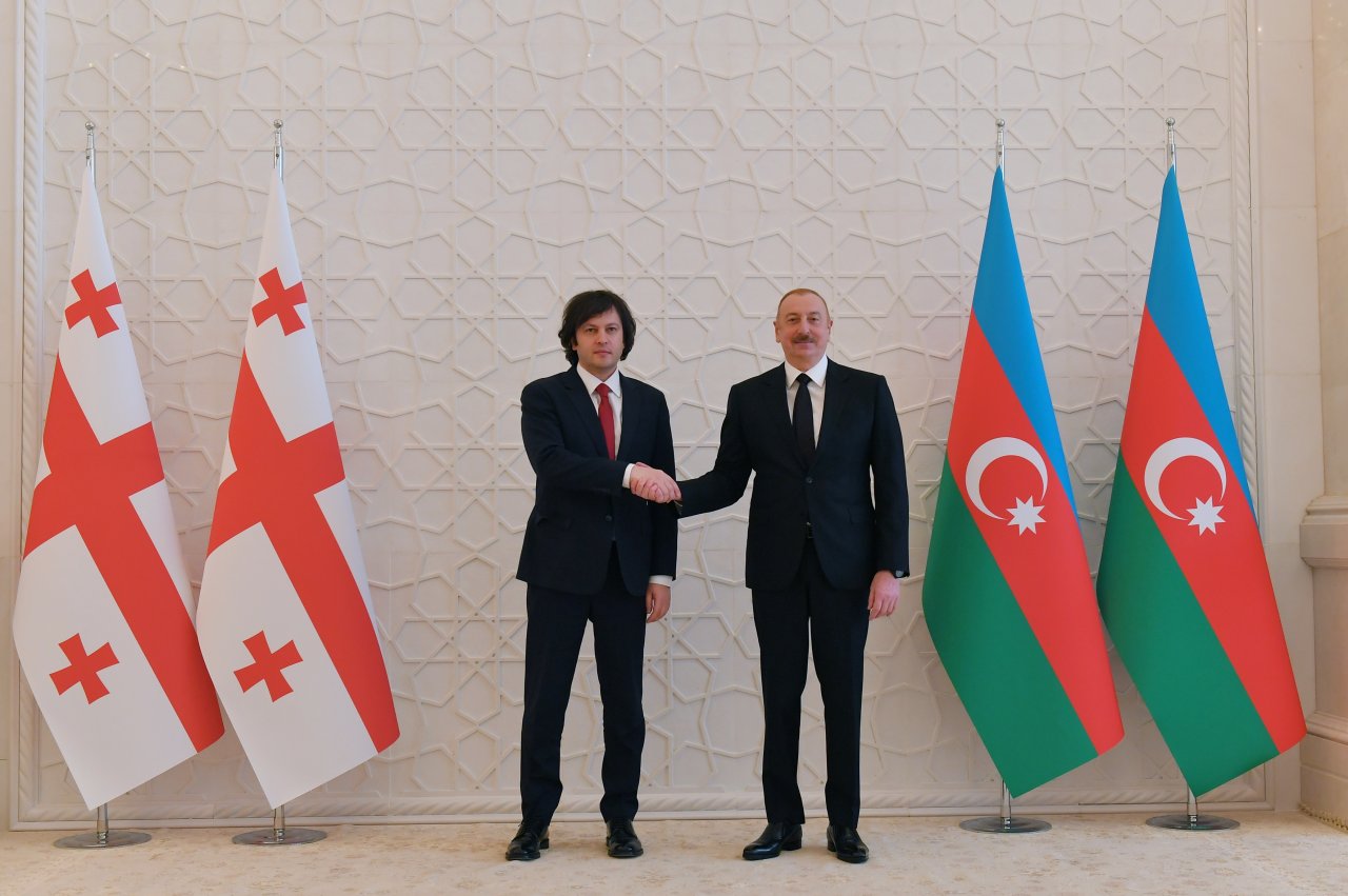 Prezidentin Kobaxidze ilə təkbətək görüşündə ikitərəfli münasibətlərin perspektivləri MÜZAKİRƏ EDİLİB - FOTO/VİDEO - foto 2