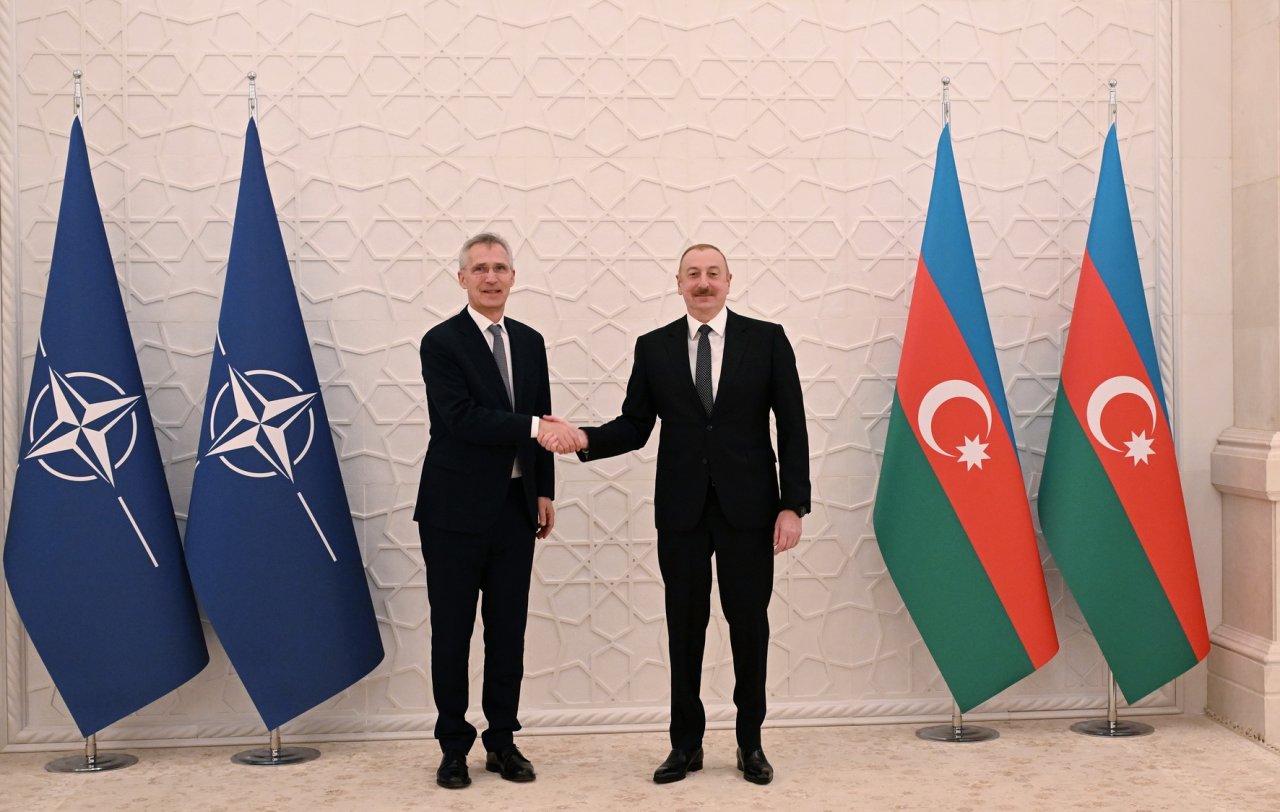 İlham Əliyevin NATO-nun Baş katibi ilə təkbətək görüşü olub - FOTO - foto 2