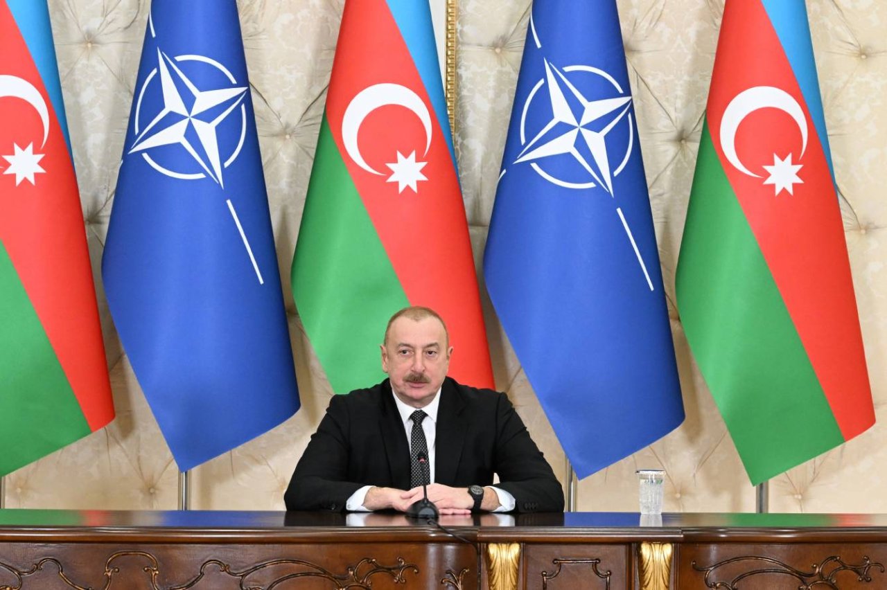 İlham Əliyev və Yens Stoltenberq mətbuata bəyanatla çıxış ediblər - FOTO - foto 2