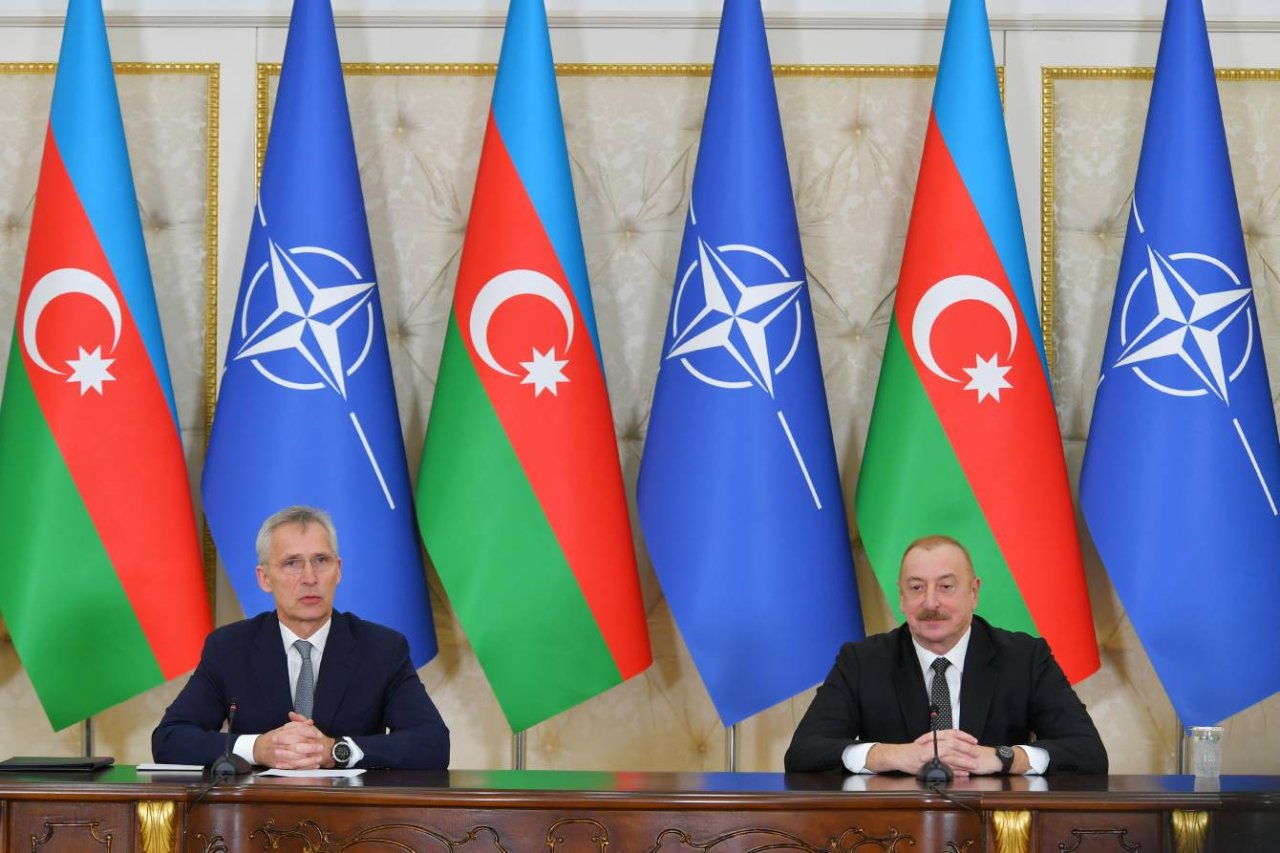 İlham Əliyev və Yens Stoltenberq mətbuata bəyanatla çıxış ediblər - FOTO - foto 9