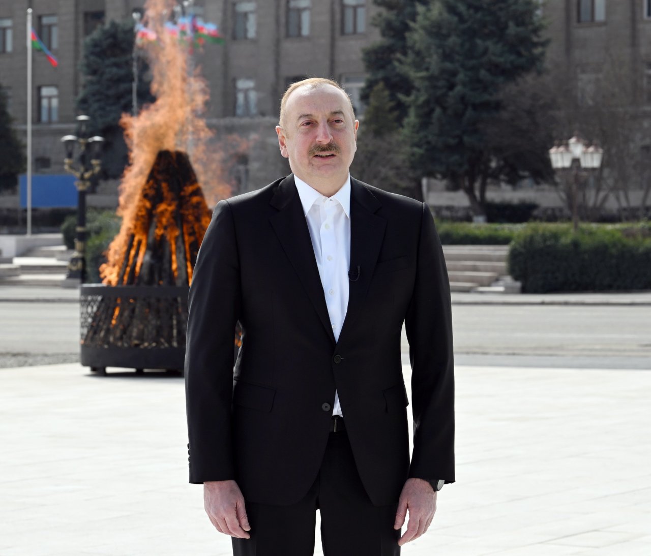 İlham Əliyev Xankəndi şəhərində Novruz tonqalını alovlandırıb - FOTO - foto 6