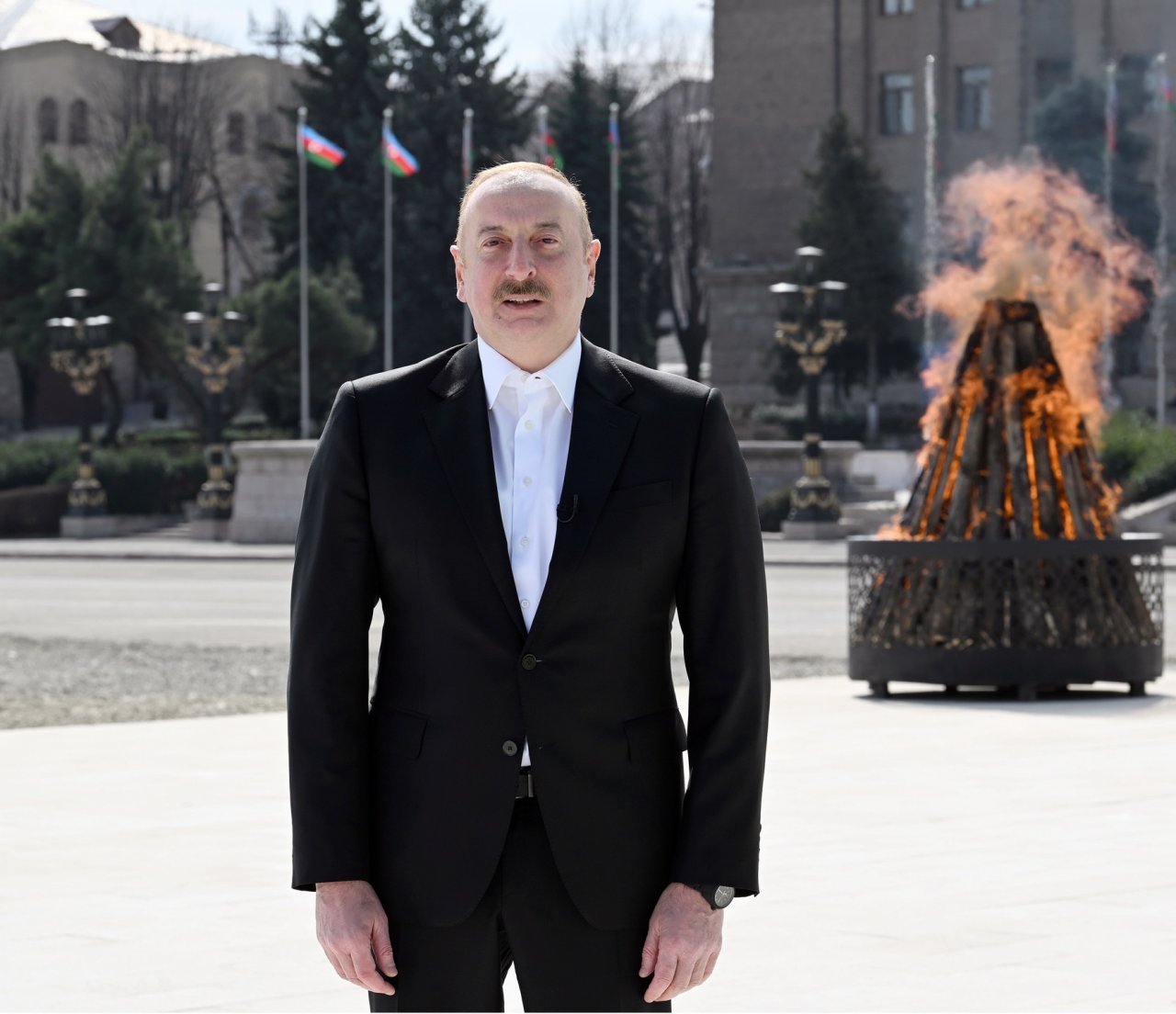 İlham Əliyev Xankəndi şəhərində Novruz tonqalını alovlandırıb - FOTO - foto 7