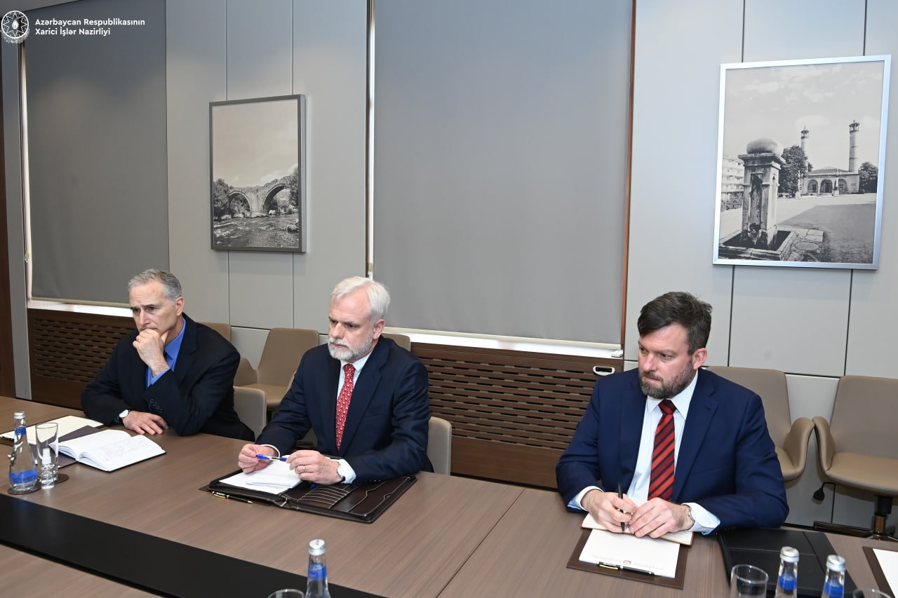 Ceyhun Bayramov Lui Bono ilə normallaşma prosesinin bir sıra aspektlərindən DANIŞDI – FOTO   - foto 2