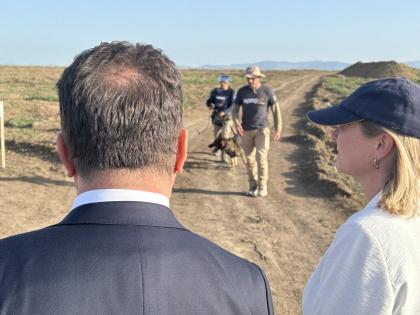 Aİ rəsmisi: “Minatəmizləmədə Azərbaycanın ən böyük dəstəkçisiyik” – FOTO  - foto 1