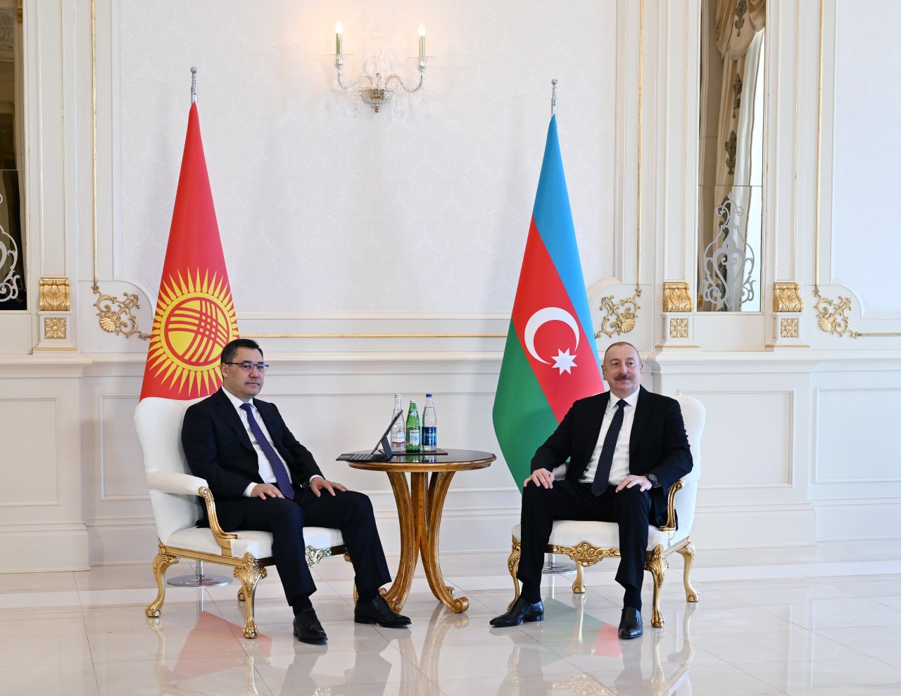 Azərbaycan və Qırğızıstan prezidentlərinin məhdud tərkibdə görüşü başlayıb - FOTO - foto 2