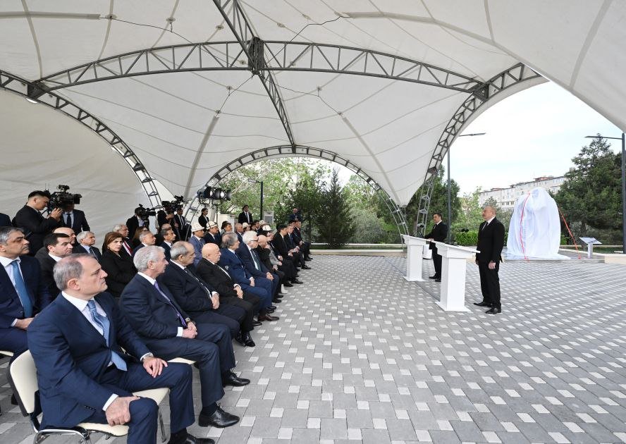 İlham Əliyev və Sadır Japarov Çingiz Aytmatovun abidəsinin açılış mərasimində iştirak etdilər - FOTO - foto 9