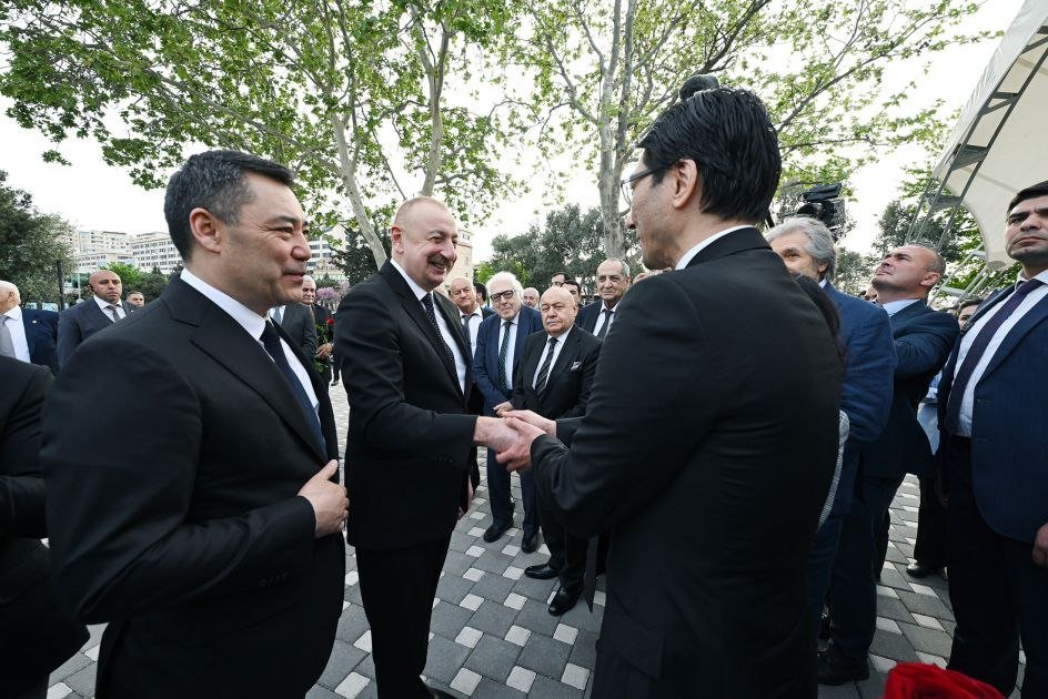 İlham Əliyev və Sadır Japarov Çingiz Aytmatovun abidəsinin açılış mərasimində iştirak etdilər - FOTO - foto 16