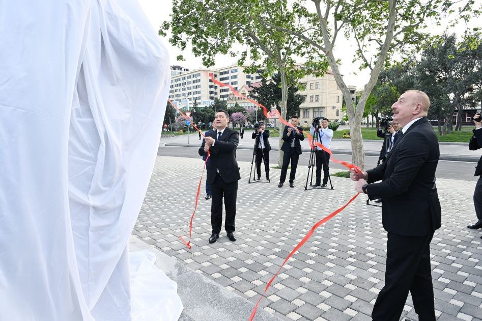 İlham Əliyev və Sadır Japarov Çingiz Aytmatovun abidəsinin açılış mərasimində iştirak etdilər - FOTO - foto 10