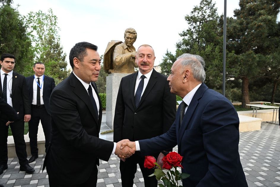 İlham Əliyev və Sadır Japarov Çingiz Aytmatovun abidəsinin açılış mərasimində iştirak etdilər - FOTO - foto 15
