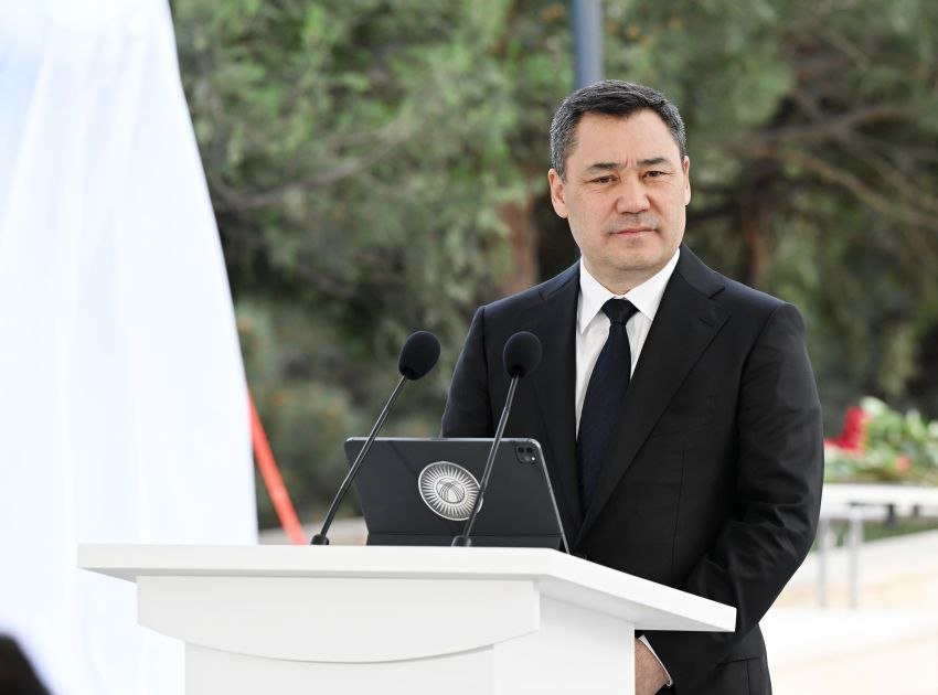 İlham Əliyev və Sadır Japarov Çingiz Aytmatovun abidəsinin açılış mərasimində iştirak etdilər - FOTO - foto 8
